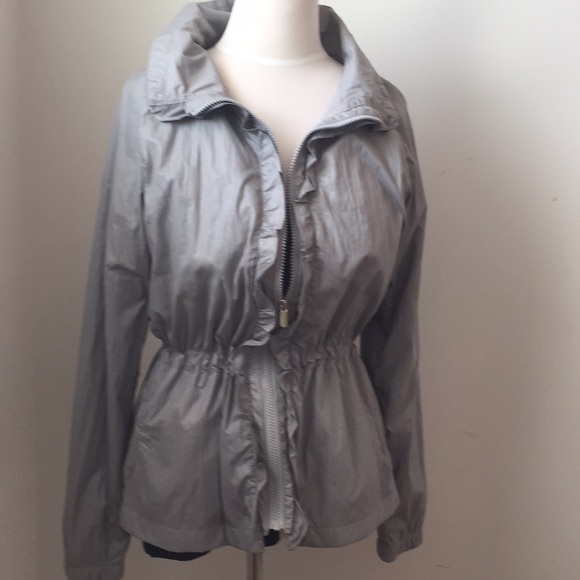 GAP Fit Ruffle Front Jacket - Picture 2 of 8